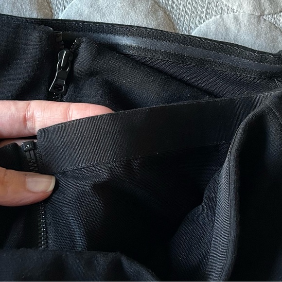 **SOLD** Alice + Olivia Off Shoulder Crop Top - Black - Size L - Picture 4 of 7